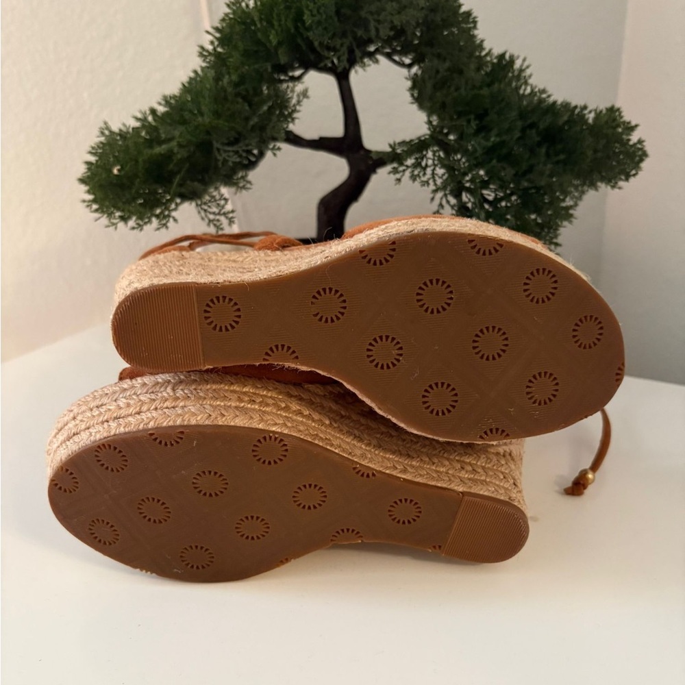 UGG NEW Women's Brown Suede Wedge Sandals - Picture 2 of 7
